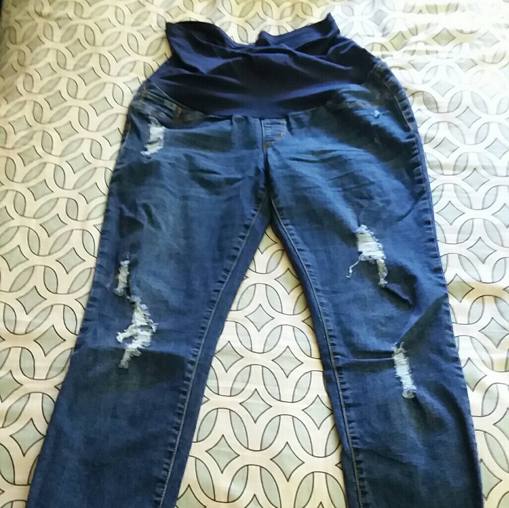 Distressed skinny maternity jeans